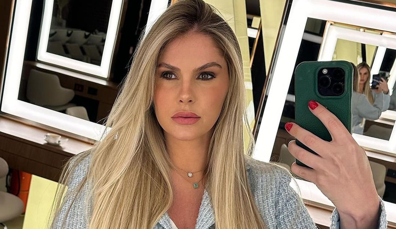 Bárbara Evans revela corpo renovado após cirurgias plásticas